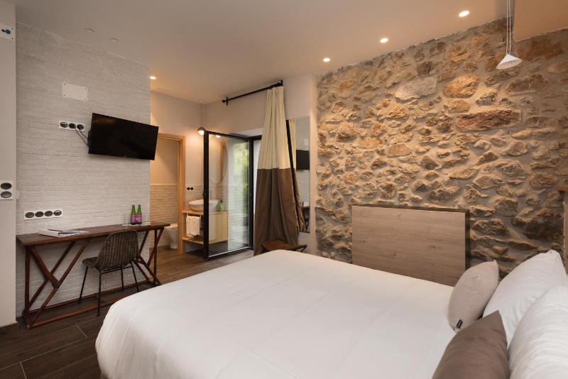 Double Room with Terrace image 3