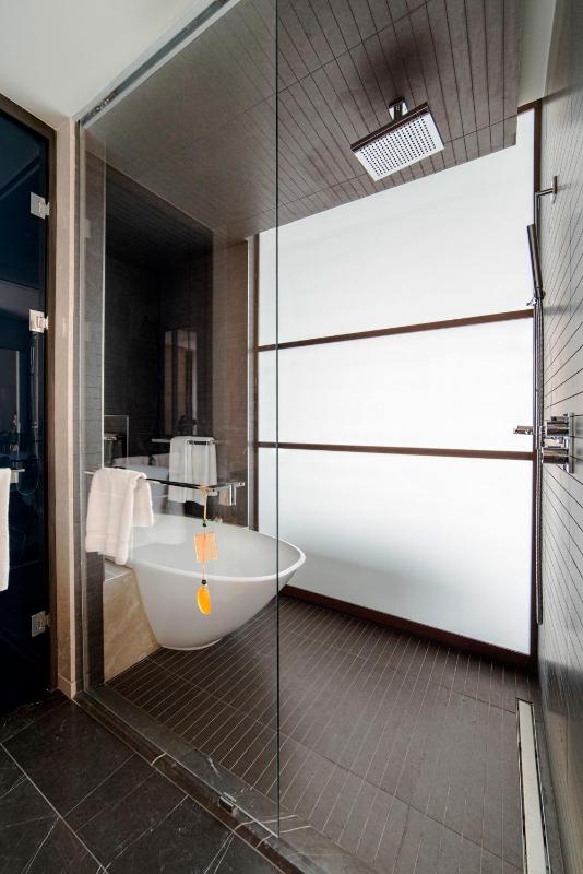 One Bedroom Suite with Sea View, Balcony and Lounge Access image 4