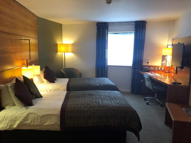 Twin Room with Two Twin Beds, Non-Smoking image 4