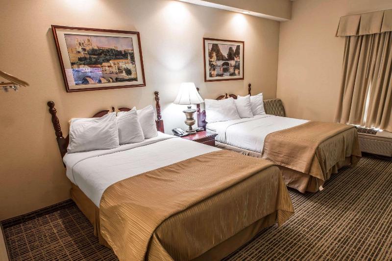 Double Room with Two Double Beds - Non-Smoking image 4