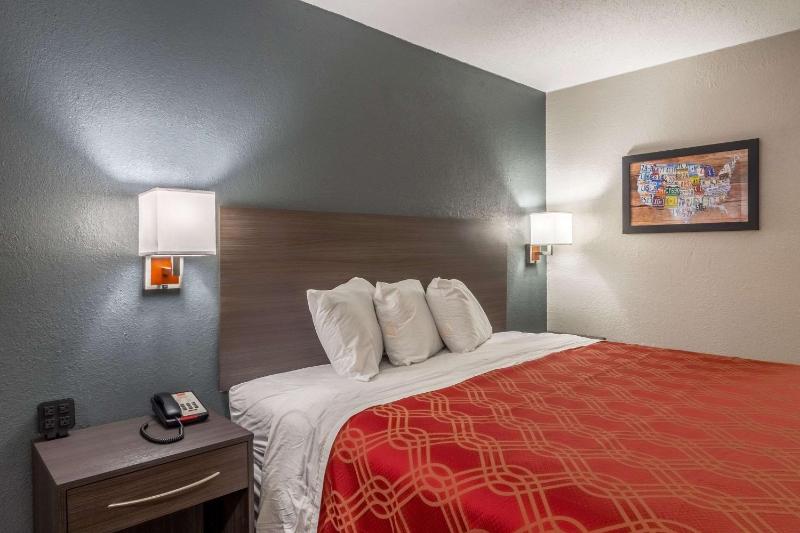 King Room - Non-Smoking image 3