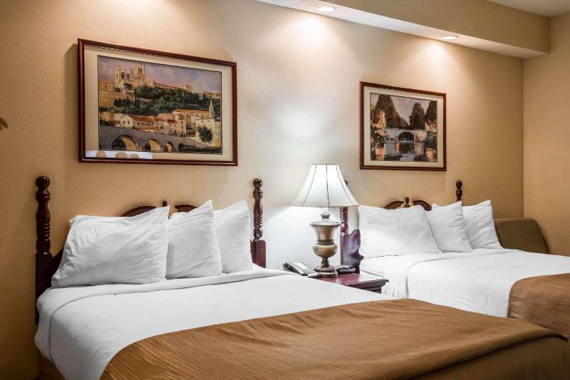 Double Room with Two Double Beds - Non-Smoking image 3