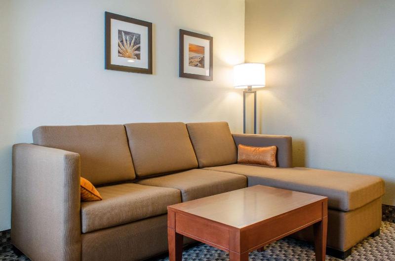 King Suite - Non-Smoking image 2