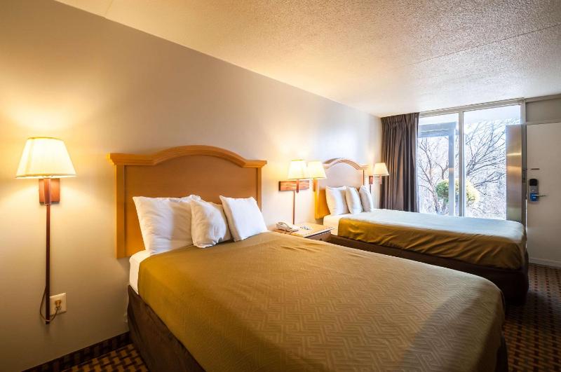 Double Room with Two Double Beds - Smoking image 4