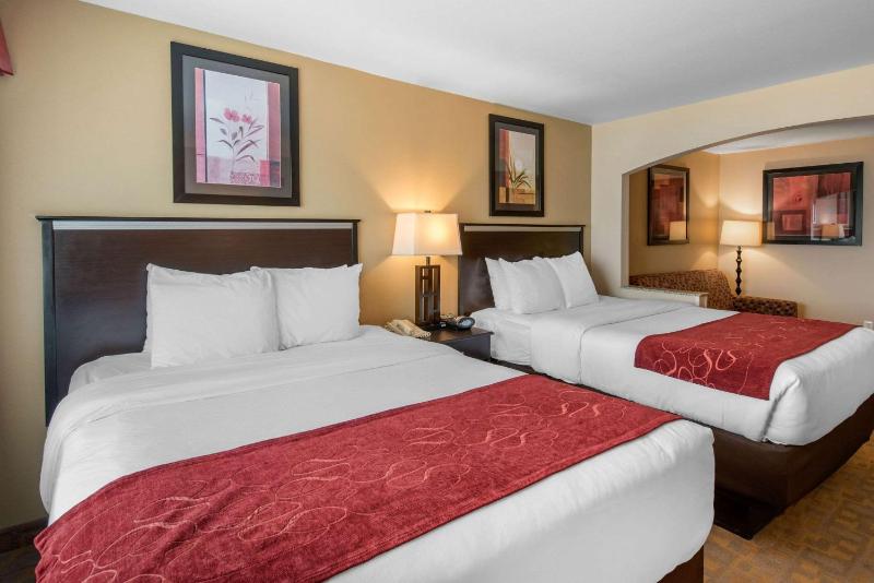 Queen Suite with Two Queen Beds - Non-Smoking image 4