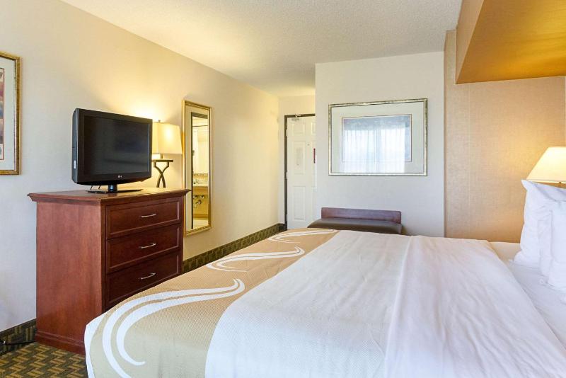 King Room - Non-Smoking image 3