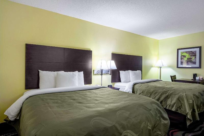 Standard Queen Room with Two Queen Beds - Non-Smoking image 3