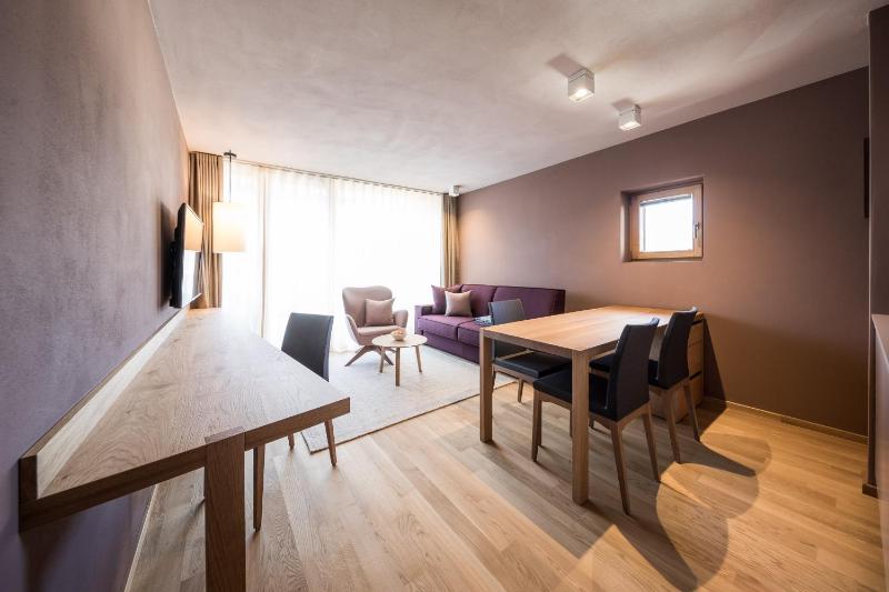 One-Bedroom Apartment image 3