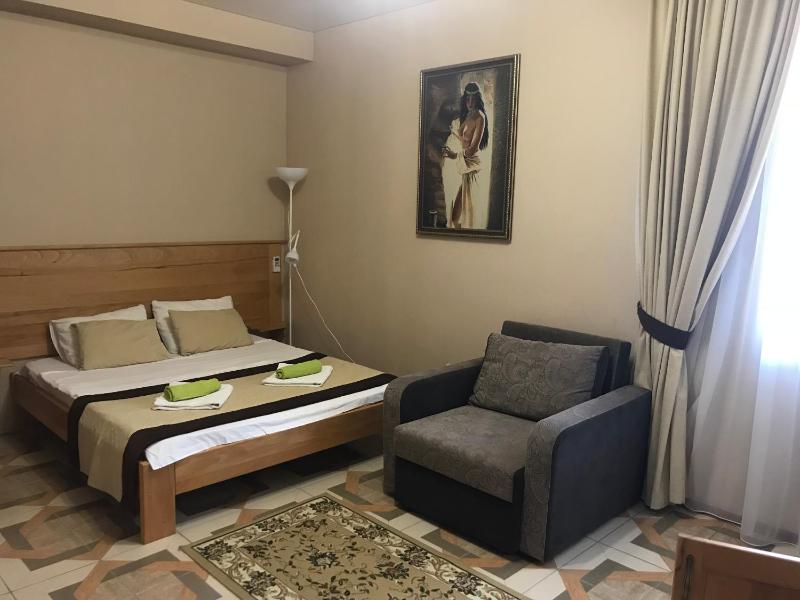 Double Room with Extra Bed image 2