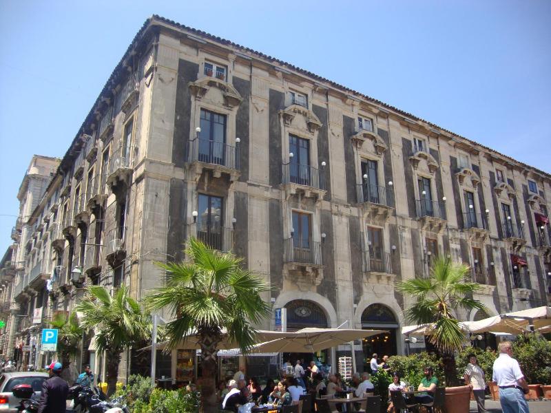 King Room with Balcony image 3