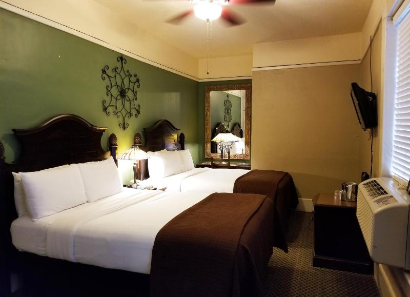 Double Room with Two Double Beds image 4