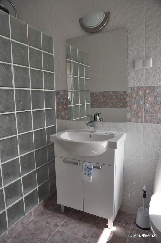 One-Bedroom Apartment image 3
