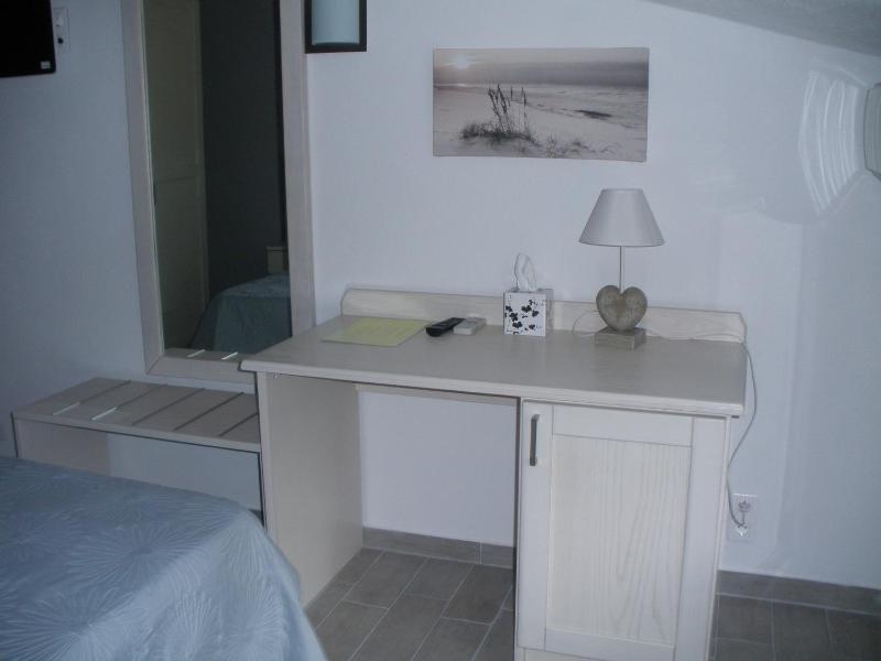 Double Room image 4