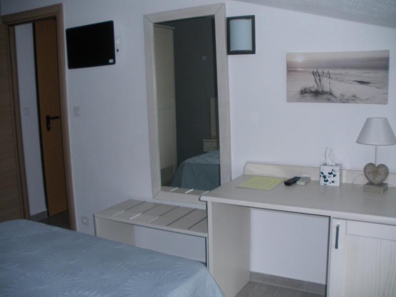 Double Room with Terrace image 2