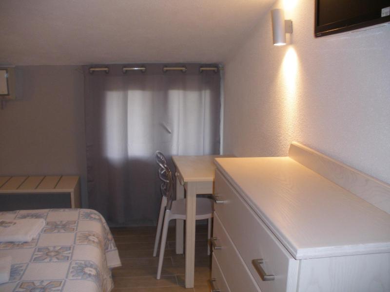 Triple Room with Terrace image 4