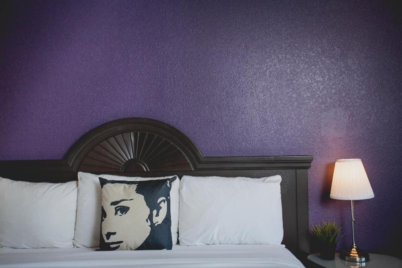 Deluxe King Room image 2