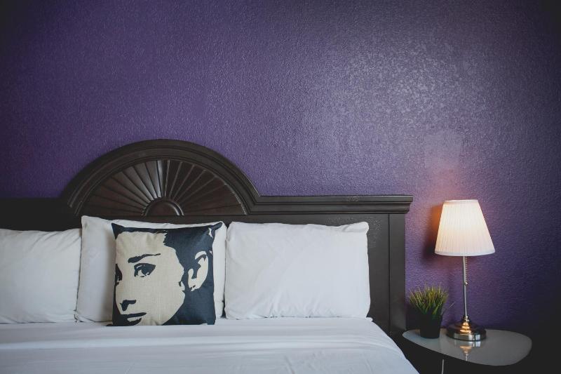 Deluxe King Room image 3