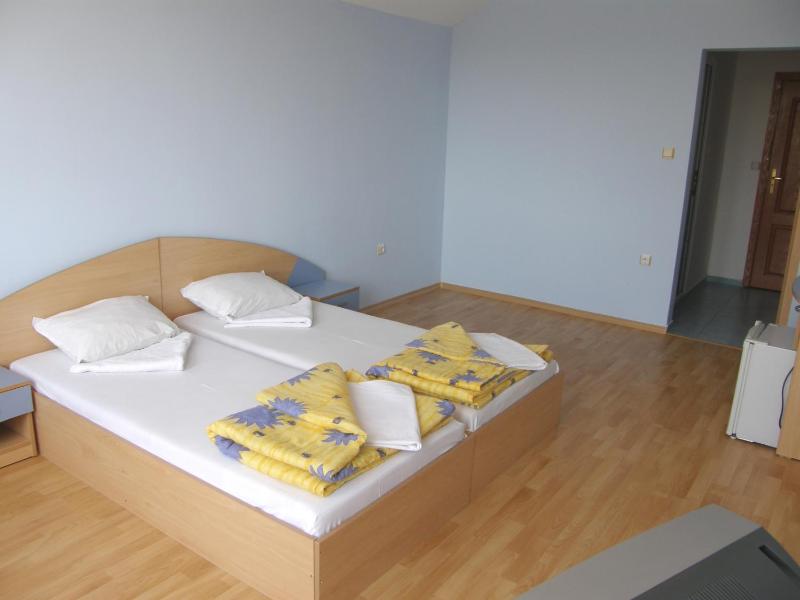 Deluxe Double Room with Balcony image 4