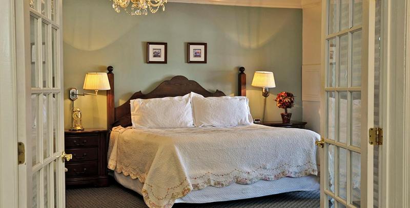 Deluxe Double Room with Bath image 1