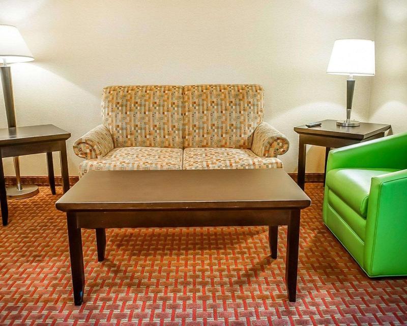 King Suite - Non-Smoking image 3