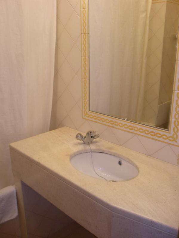 Twin Room image 2