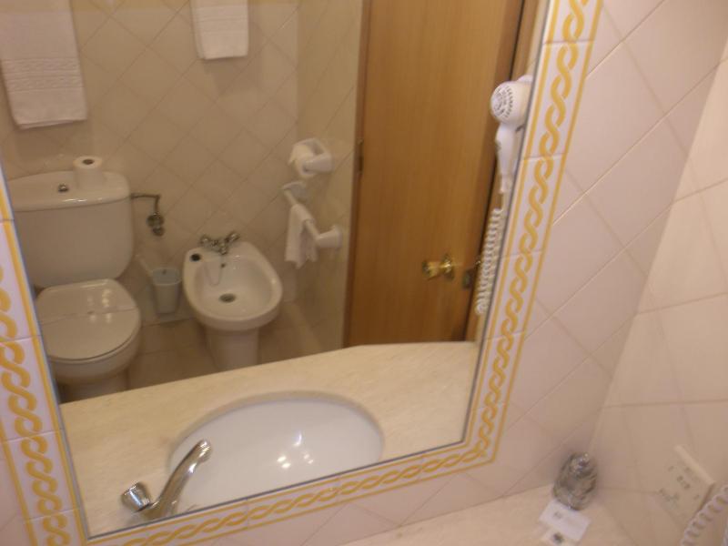 Double Room image 2