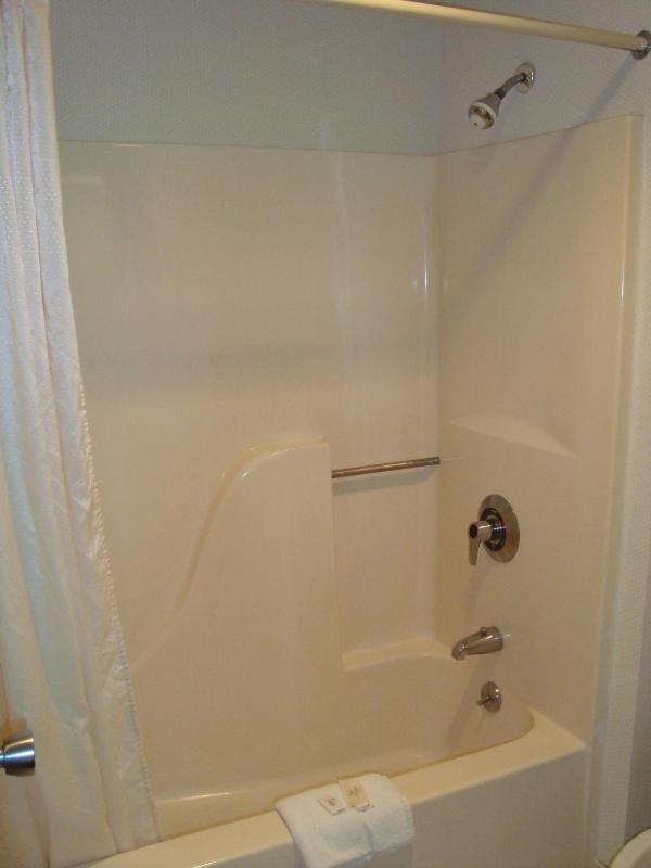 Standard King Room image 3
