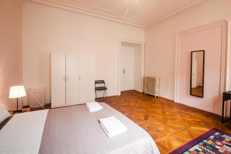 Deluxe Double or Twin Room image 2