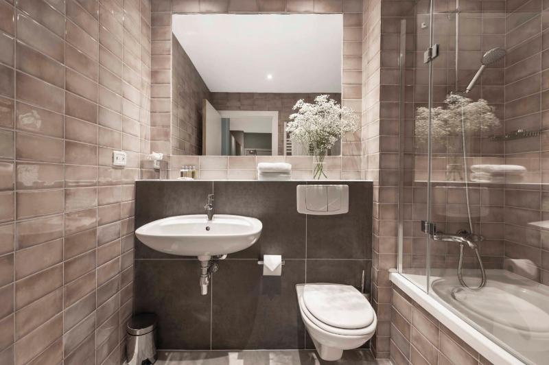 One Bedroom Suite  image 3