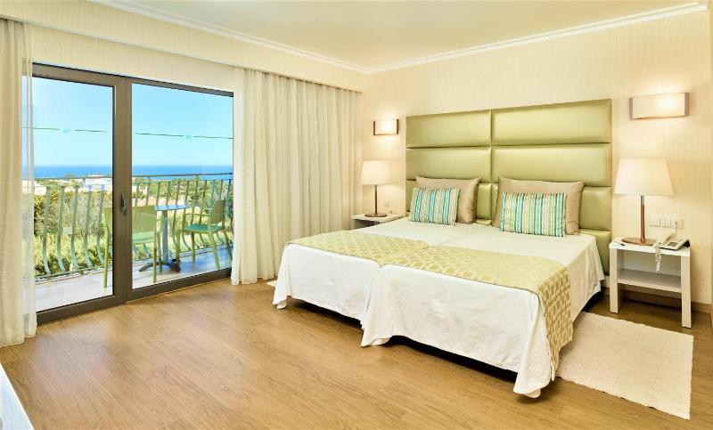 Deluxe Suite with Sea View image 3