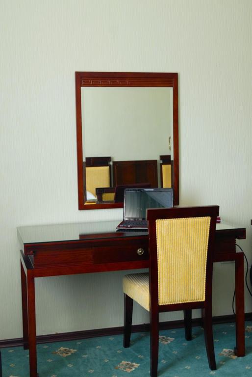 Standard Twin Room image 2