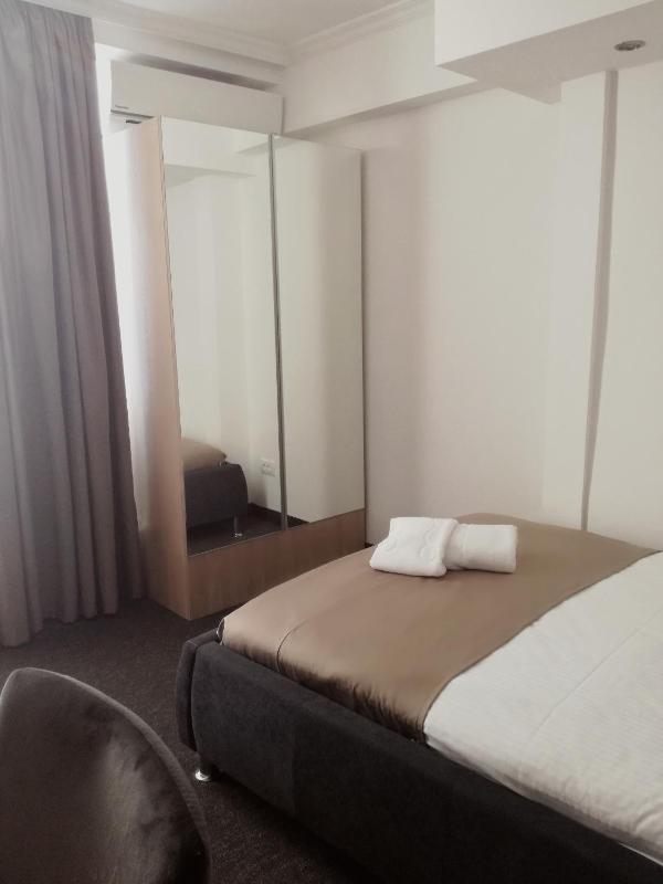 Single Room image 4