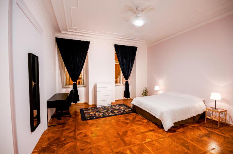 Deluxe Double or Twin Room image 3