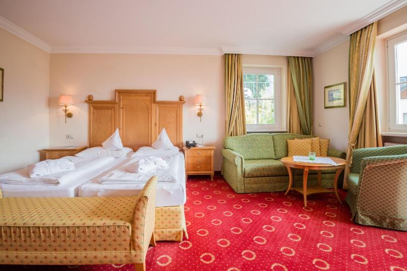 Deluxe Double Room image 3