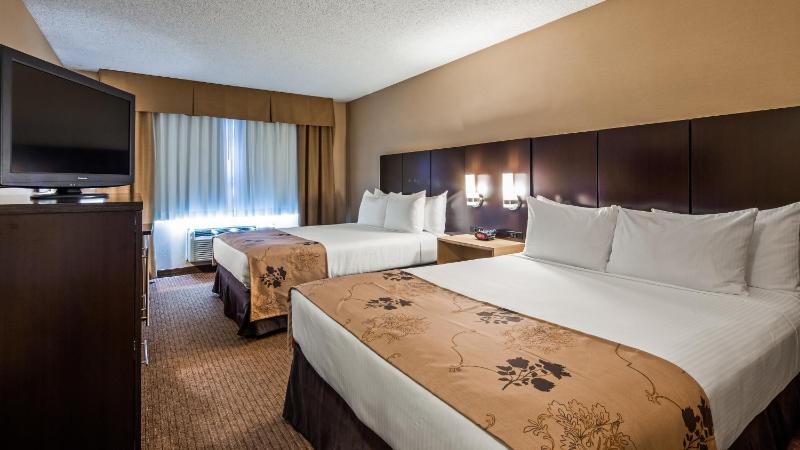 Queen Room with Two Queen Beds - Non-Smoking image 2