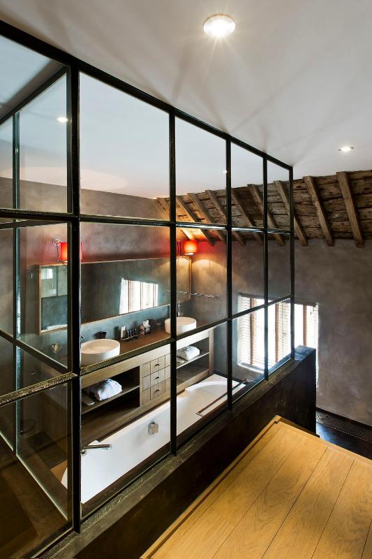 Duplex Suite with Pool View image 4