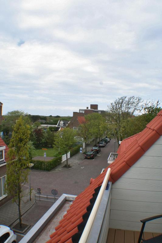 One-Bedroom Apartment with Balcony Noordstraat 6 C,D 2nd floor image 3