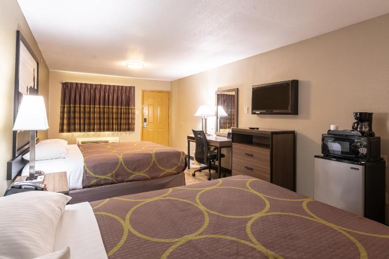 Super 8 by Wyndham Dallas East - image 15