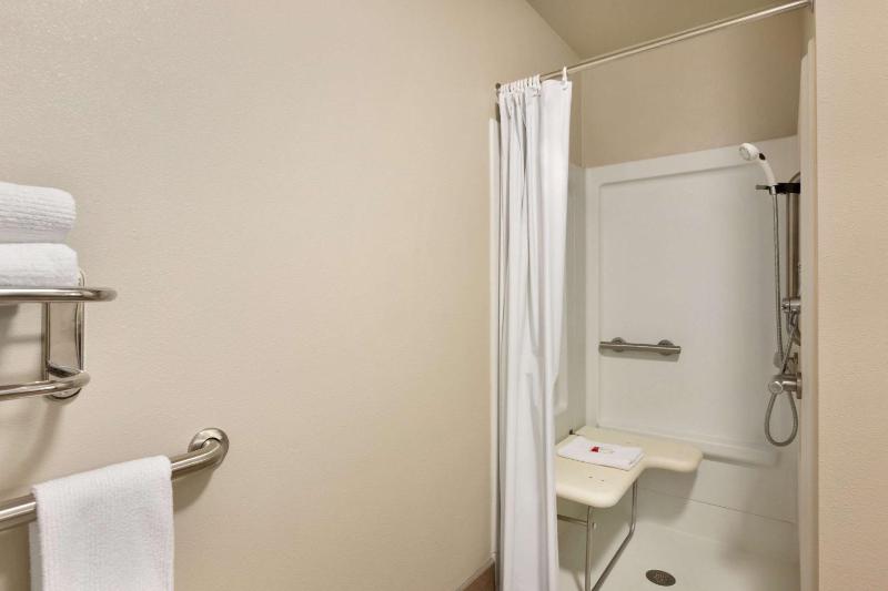 Queen Room with Two Queen Beds - Non-Smoking image 1