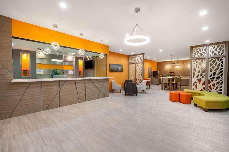 Baymont Inn & Suites Houston Hobby Airport - image 18