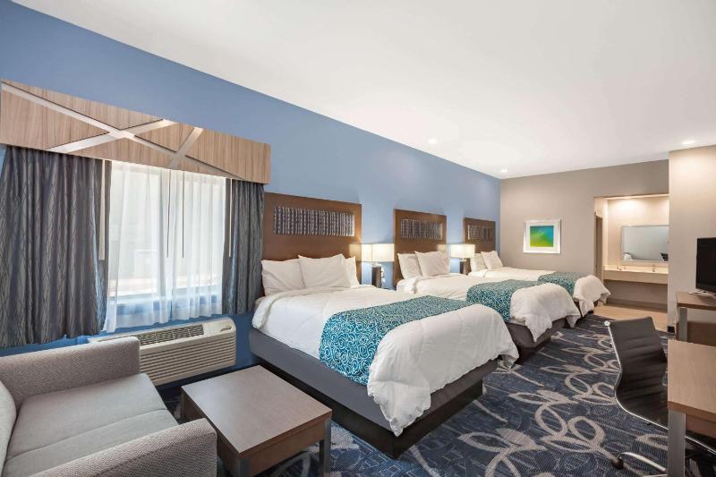 Baymont Inn & Suites Houston Hobby Airport - image 22