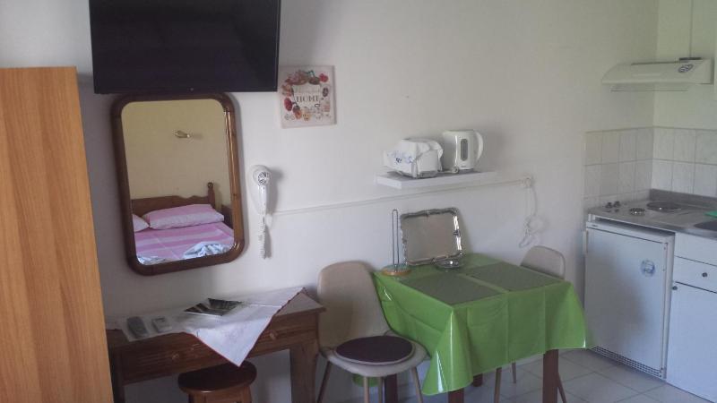 Studio Apartment image 2