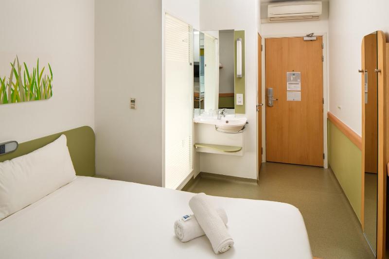 Classic Room with 1 double bed image 2