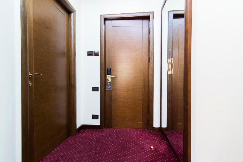 Deluxe Double Room image 2