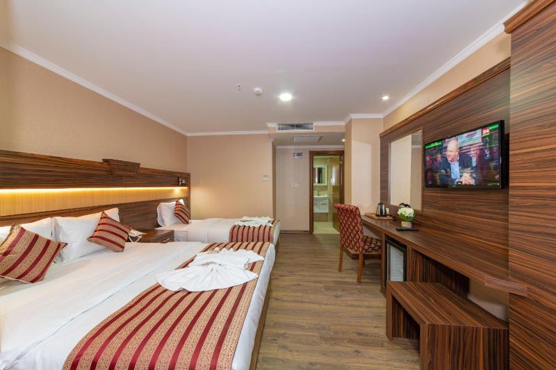 Standard Quadruple Room image 1