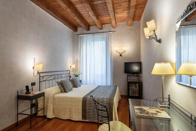 Standard Double or Twin Room image 4
