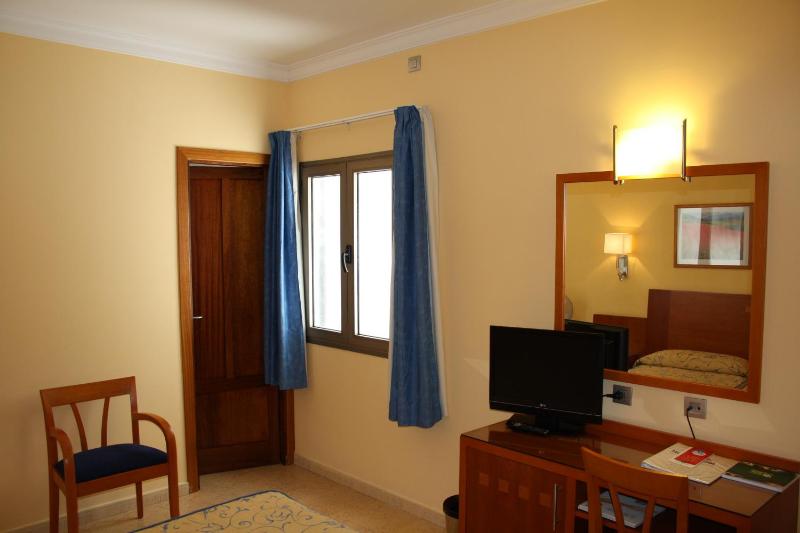Single Room- Interior image 4