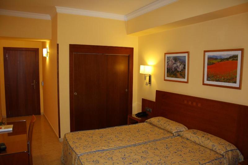 Single Room- Interior image 3
