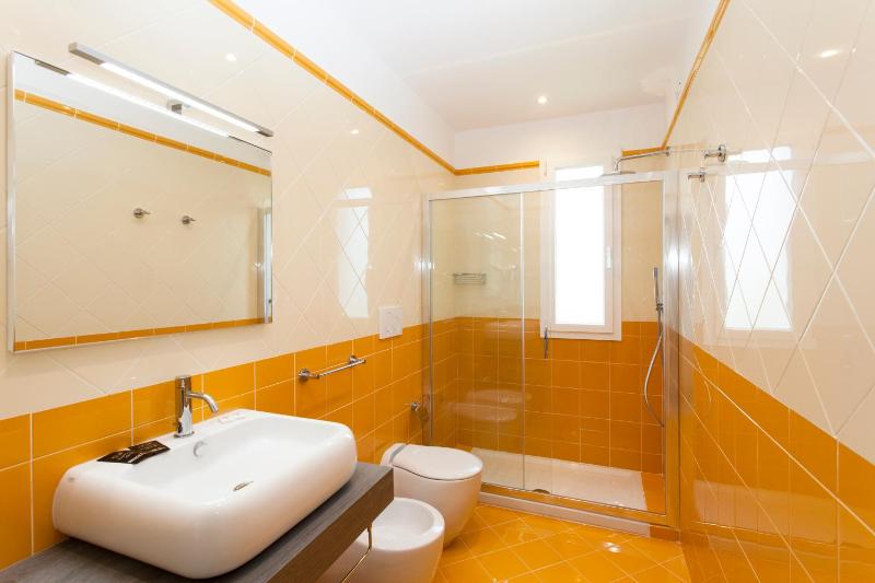Superior Triple Room image 2