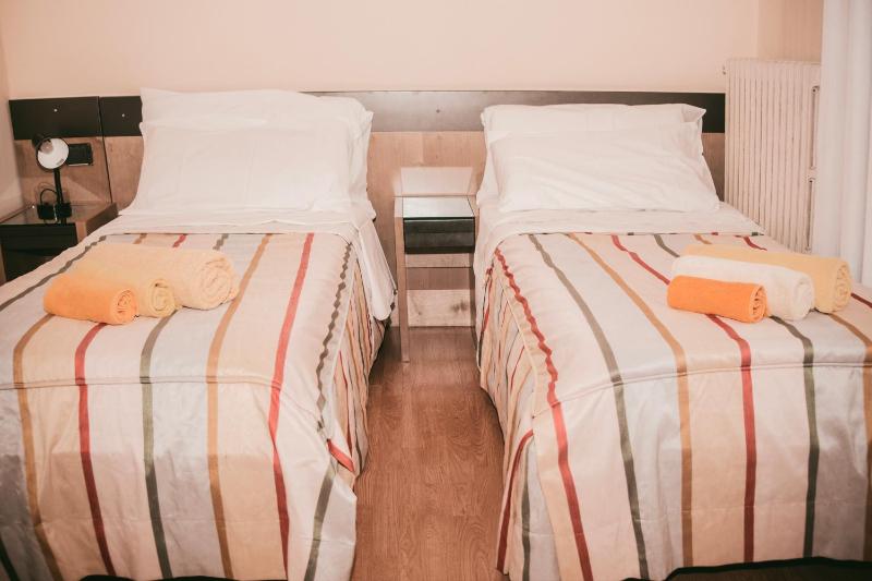 Double or Twin Room with Balcony image 4